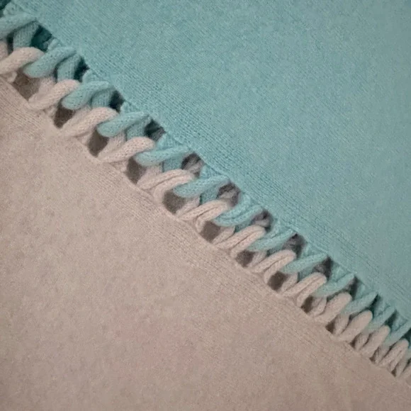 NWT Kinross Cashmere Twist Stitch Poncho - Picture 2 of 6